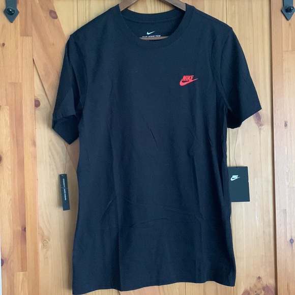 Nike T-Shirt - Picture 1 of 4